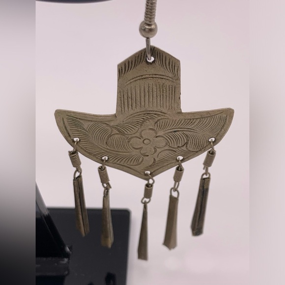 Vintage Floral Etched Silver tone  Drop Earrings - Picture 3 of 4